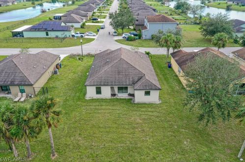 407 Shadow Lakes Dr, Lehigh Acres, FL 33974-0827