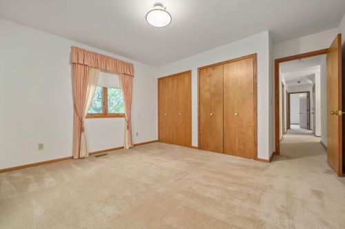 2375 Chickasaw Dr, London OH  43140-9014 exterior