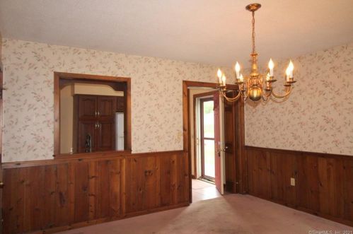 3 Dean Dr, Wallingford CT  06492-3215 exterior