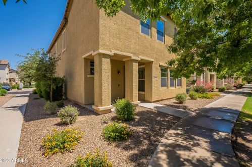 4665 Wildhorse Dr, Gilbert, AZ 85297-2447