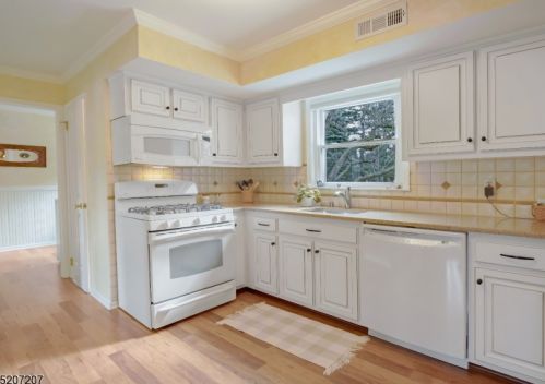 1023 Hillcrest Dr, Branchburg, NJ 08853-4155