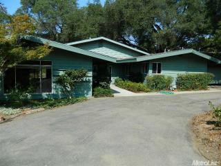 3544 Colvin Dr, Loomis, CA 95650-9094