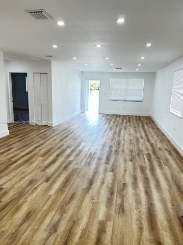 5734 37 St, Hollywood FL 33024-8402 exterior