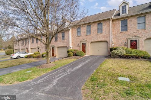 1242 Hunters Ridge Dr, Navy Sup Dpt, PA 17050-9169