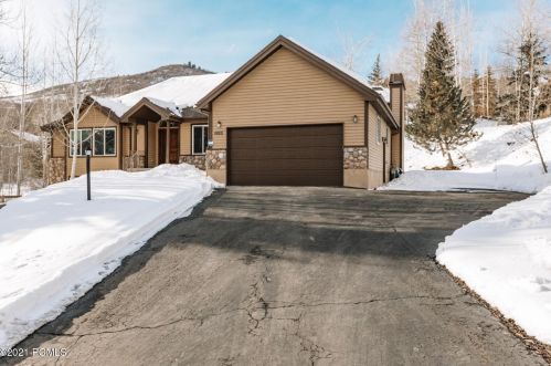 8689 Saddleback Cir, Park City, UT 84098-4727