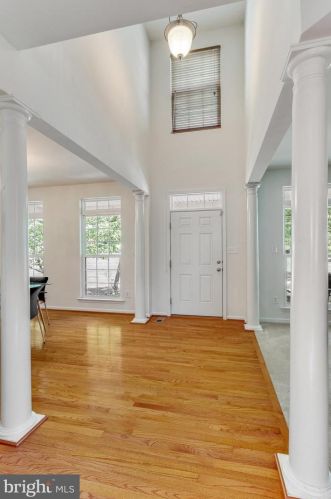 11 Broad Way, Lovettsville VA  20180-8608 exterior