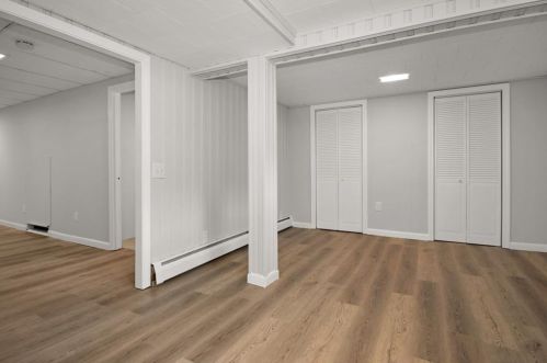 15 Hatfield St, North Kingstown RI  02852-4715 exterior