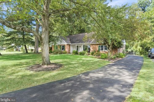 2639 Longwood Dr, Wilmington, DE 19810-3714