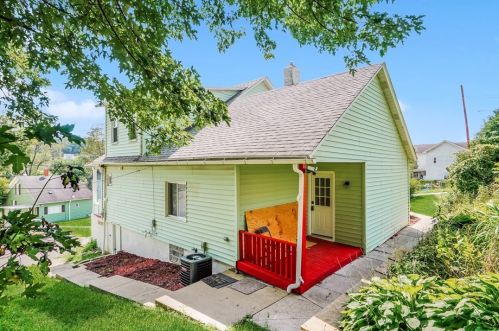 37 Atlantic Ave, Manor PA  15665-9717 exterior