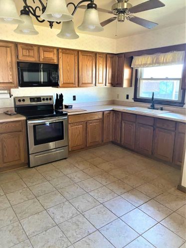 1902 17th Ave, Kenosha WI  53140-4713 exterior