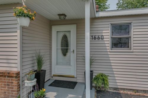 1660 Plank Rd, Menasha, WI 54952-2951