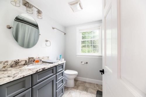 2 Howard St, Salem NH  03079-2565 exterior