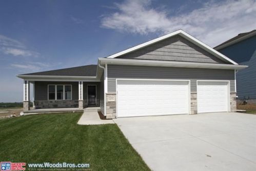 1275 Oakview Dr, Holland, NE 68372