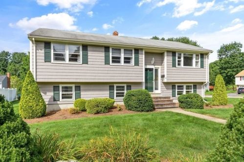 6 Wheeler Cir, Canton, MA 02021-3226