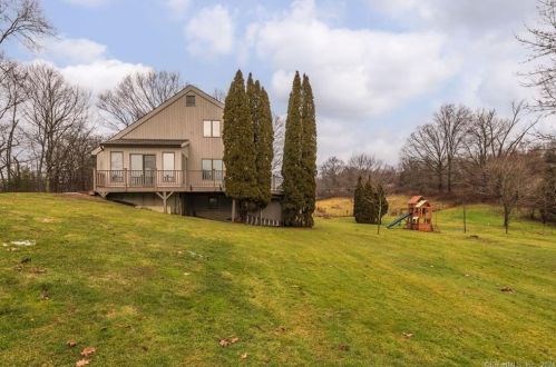 499 Quassapaug Rd, Woodbury, CT 06798-3022