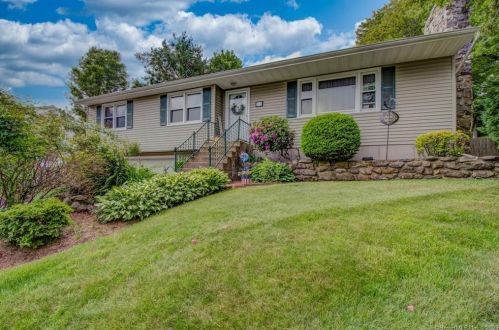 32 Fox Run Rd, Waterbury, CT 06708-2137