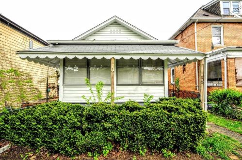 1718 6th Ave, Beaver Falls PA  15010-4009 exterior