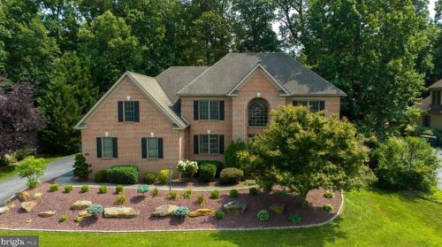 936 Aspen Ln, Red Lion, PA 17356-9318