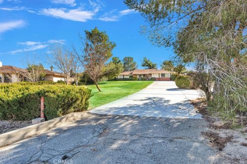16765 Lambert Ln, Victorville, CA 92395-9553