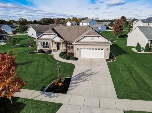 555 Lambert Dr, Slinger, WI 53086-3200