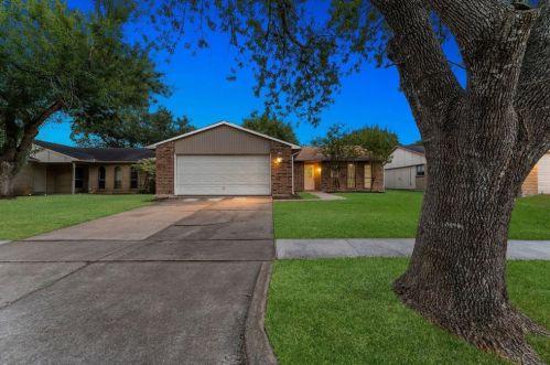 610 Jeff Davis Dr, Richmond TX  77469-5704 exterior