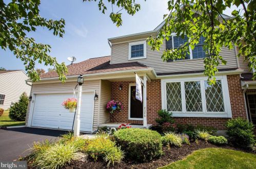 4246 Green Park Dr, Mount Joy, PA 17552-8876