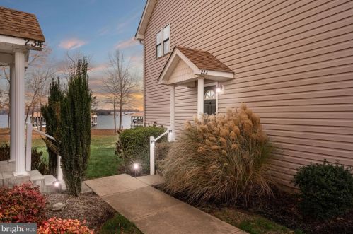 222 Lake Front Dr, Mineral, VA 23117-4875