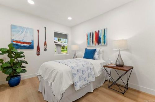 2079 Park Dale Ln, Encinitas CA  92024-4325 exterior