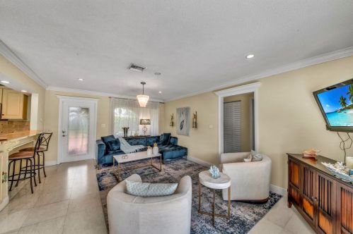 663 Lindell Blvd, Delray Beach FL  33444-1949 exterior