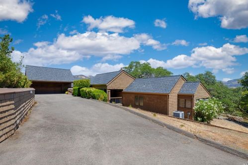 401 Oak Brook Pl, Santa Rosa, CA 95409-6311