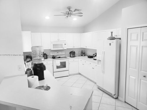 3740 10th Ave, Naples FL  34120-4974 exterior