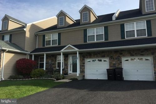 102 Mary Ct, Richlandtown, PA 18955-1124