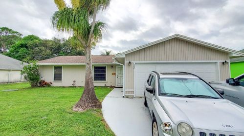 782 Avens St, Fort Pierce, FL 34983-8757
