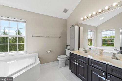 317 Baish Dr, Leesburg VA 20175-6149 exterior