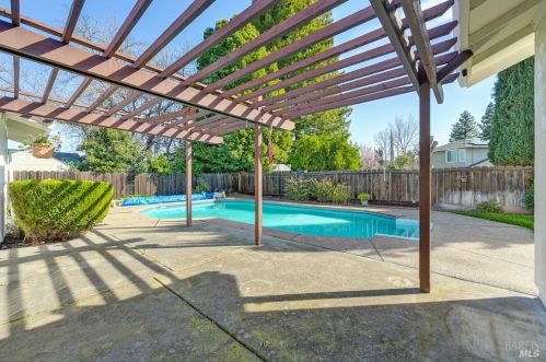 681 Seville Ln, Vacaville CA  95688-2044 exterior