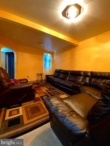 1216 Derry St, Harrisburg PA 17111-1141 exterior