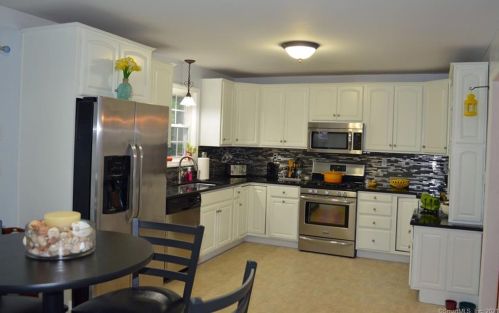 236 Henry St, Manchester, CT 06042-3240