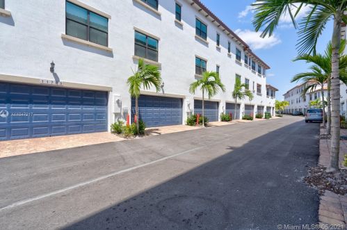 11713 13th Ct, Hollywood FL  33025-2560 exterior