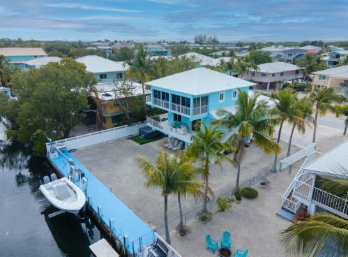 16 Corrine Pl, Key Largo FL 33037-4203 exterior