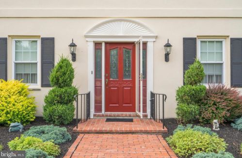 832 Paddock Dr, Newtown Square, PA 19073-3511