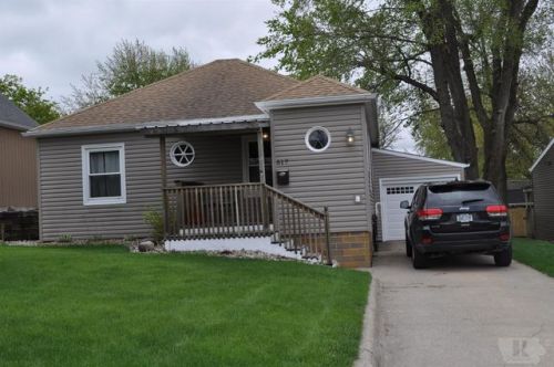 517 14th St, Roselle, IA 51401-1402