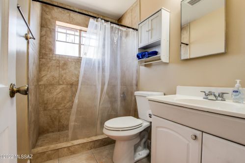 945 Prince Rd, Tucson AZ 85705-3026 exterior