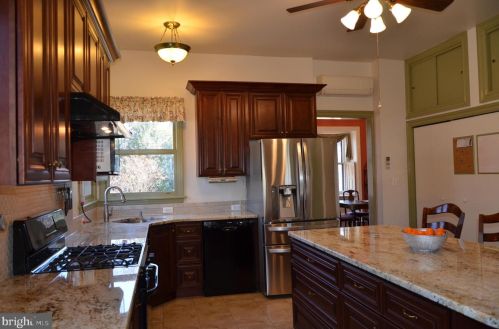 205 Lippincott Ave, Riverton NJ  08077-1309 exterior