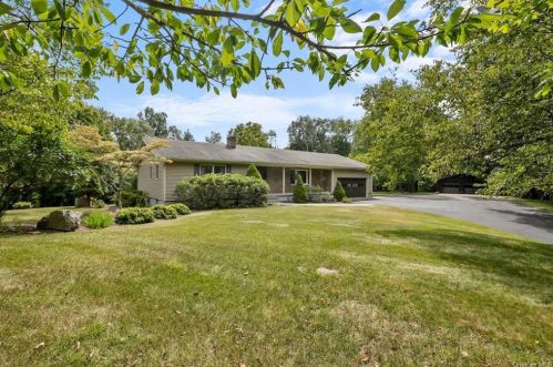 523 Van Burenville Rd, Middletown, NY 10940-2230