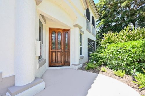 101 Colonade Cir, Naples, FL 34103-8705
