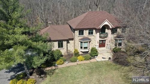 668 Old Mill Rd, Franklin Lakes, NJ 07417-1902