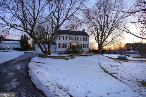 6411 Devonshire Hts Rd, Harrisburg PA 17111-4818 exterior