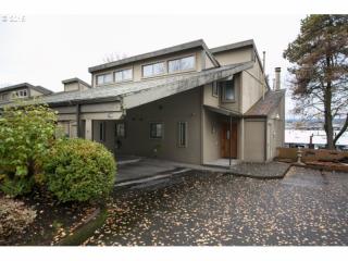 708 Tomahawk Island Dr, Portland, OR 97217-7928