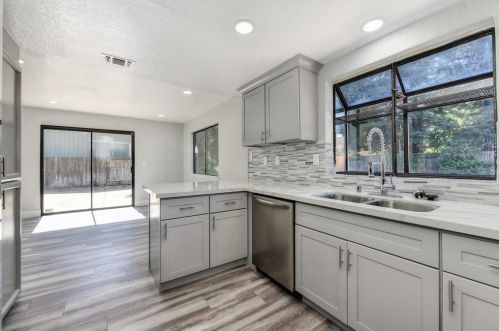 9262 Mapleview Way, Elk Grove CA  95758-5007 exterior