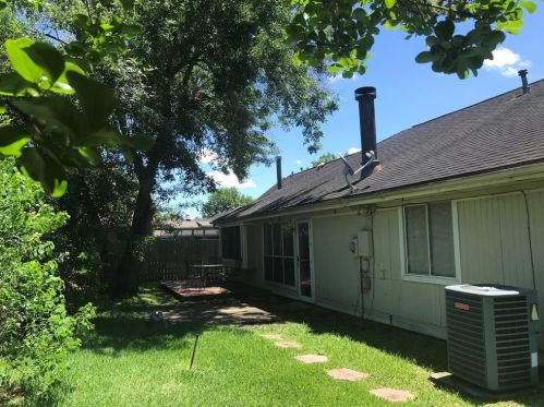 4007 Lotus Dr, Pearland TX  77584-4911 exterior